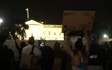 Массовые протесты в США подошли к Белому дому: силовики окружили администрацию Трампа