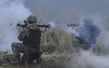 По українських позиціях в зоні АТО триває застосування важкої зброї