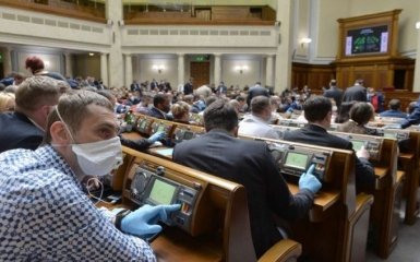 Попри тисячі правок: Рада ухвалила антиколомойський закон