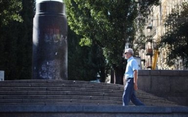 У Києві на місці пам'ятника Леніну з'явилась композиція рослин: опубліковано фото