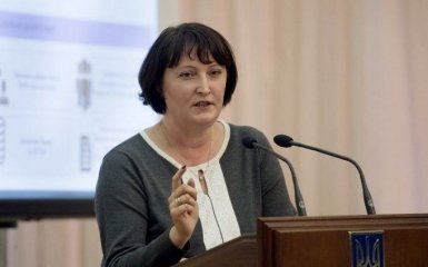 Глава НАЗК розповіла, як виписувала собі чималі премії