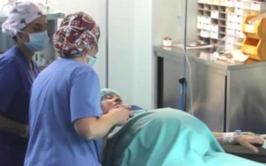 В Испании 64-летняя женщина родила здоровых близнецов: появилось видео