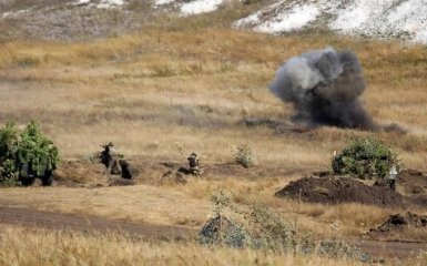 Бойовики знову почали атакувати з танків сили ООС на Донбасі: серед бійців ЗСУ є поранені