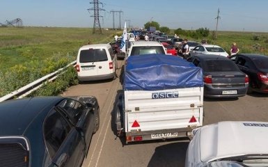 Появились фото грандиозных очередей у пунктов пропуска на Донбассе