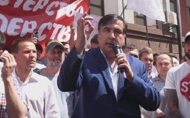 Сторонники Саакашвили под Минюстом подрались с полицией: появились фото и видео