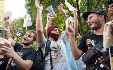 Одесситы вышли на улицы защищать шаурму: опубликованы фото и видео
