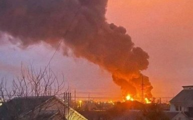 У Курську спалахнула пожежа на одному з заводів — фото