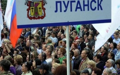 Луганськ сепаратистам здала місцева влада - очевидець