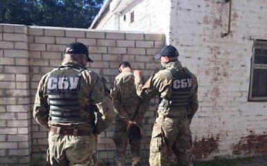 СБУ задержала в Херсоне военнослужащего, который продавал огнестрельное оружие, появились фото