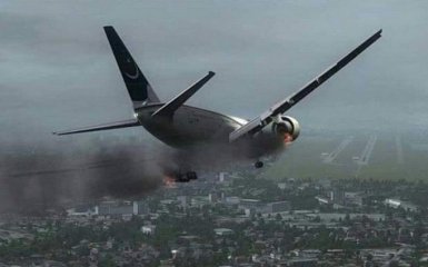 Ніхто не вижив - з'явилися моторошні відео з місця падіння пасажирського літака в Пакистані