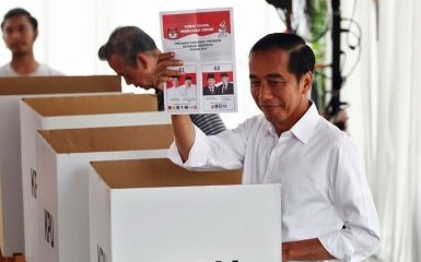 В Індонезії від перевтоми померли майже 300 членів виборчих комісій