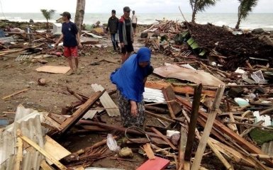 На Индонезию обрушилось цунами, более 160 человек погибли: опубликованы жуткие фото и видео