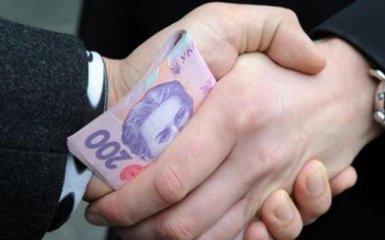 Украинцы стали меньше давать взяток - опрос