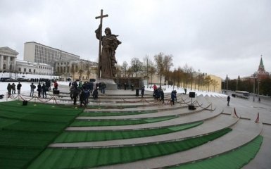 Шум навколо пам'ятника Володимиру: Путін кинув виклик міжнародній організації