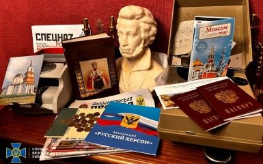 У єпархіях УПЦ МП знайшли російські паспорти та прапор "Новоросії" — фото