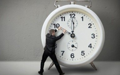 Когда в Украине переводят часы на летнее время в 2018 году: названа дата