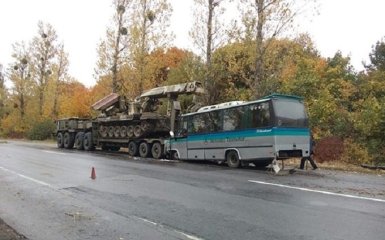 Под Винницей столкнулись автобус и военный тягач, много пострадавших: появились фото и видео