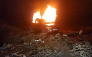 Вы же нам обещали: женщина обратилась к Зеленскому и подожгла авто - шокирующее видео