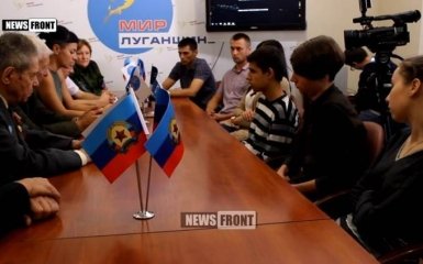 Как сепаратисты "воспитывали" студентов за украинский флаг: появилось видео