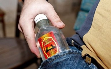 "Боярышник" не страшен: сеть повеселило видео с алкоголиками из России