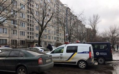 В Киеве со стрельбой пытаются задержать вооруженного мужчину: появились фото