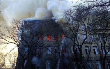 В Одесском колледже вспыхнул масштабный пожар - есть пострадавшие
