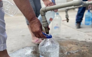 В Мариуполе люди ждут питьевой воды несколько дней