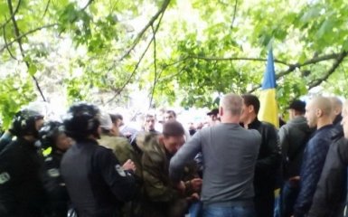 Аваков сообщил об аресте главы днепровских титушек и назвал его имя