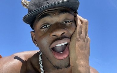 Король хайпа: рэпер Lil Nas X опубликовал фото с беременным животом