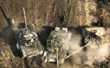 Солдаты РФ прикрепили к танкам украинские флаги и обстреливают села