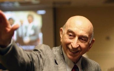 Математик Лотфи Заде стал героем нового Google дудл