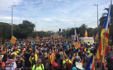 Загальний страйк у Каталонії: протестувальники перекрили дороги до Барселони