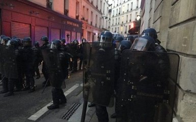 В Париже после окончания выборов произошли стычки демонстрантов с полицией