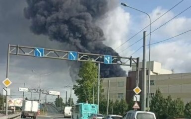 У Санкт-Петербурзі спалахнула масштабна пожежа на нафтобазі