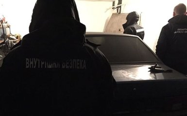 В Запорожье у полицейского угнали машину: появились фото, видео и подробности