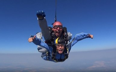 Как у Каменских не раскрылся парашют: полное видео неудачного прыжка