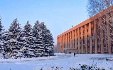 Працівників міськради Кривого Рогу терміново евакуювали через підозрілу посилку