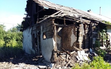 Боевики ДНР ударили артиллерией по домам мирных жителей: появились фото