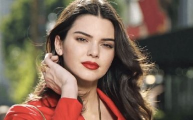 Відома модель Кендалл Дженнер похизувалася ідеальною фігурою у прозорій сукні