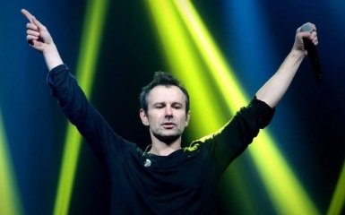 Океан позитива: Вакарчук снял восторженную публику на своем концерте в Париже, появилось видео