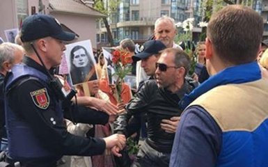 В Одессе произошел инцидент с байкерами и красными флагами: появилось фото