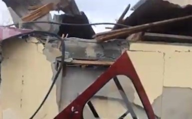 Смертельное падение вертолета на дома в России: появилось видео