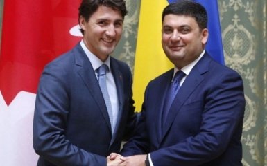 Гройсман подарил Трюдо набор украинских носков: опубликовано видео