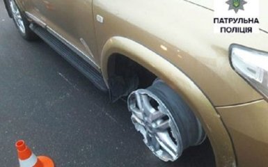 В Одессе водитель-неадекват убегал от копов без шины: появились видео и фото