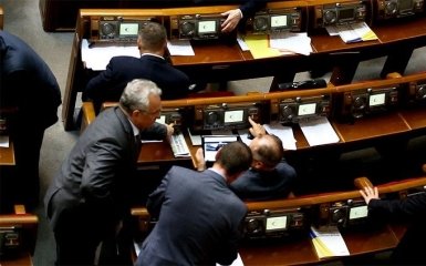 "Оппоблок" поймали на кнопкодавстве в первый день Рады: появилось видео