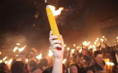 В Украину доставили Благодатный огонь: появилось видео