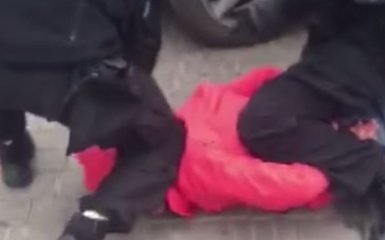 В Одессе спецназ КОРД задержал молодчика, избившего полицейских: опубликовано видео