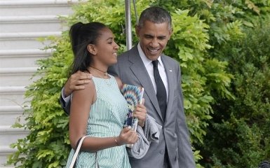 Несовершеннолетняя дочь Обамы устроилась на работу: опубликованы фото