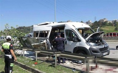Автобус со студентами взорвался в Стамбуле, есть пострадавшие: опубликованы фото