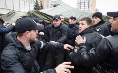 В Киеве водители маршруток подрались с полицейскими: появились фото